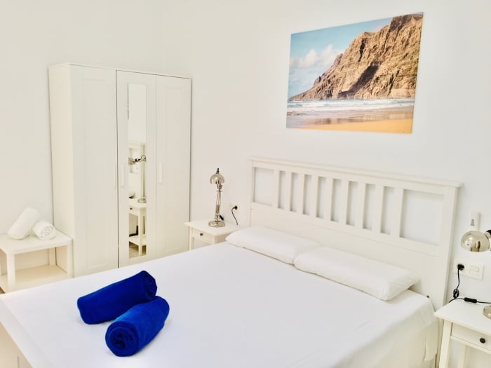 Apartamento un dormitorio con terraza exterior.