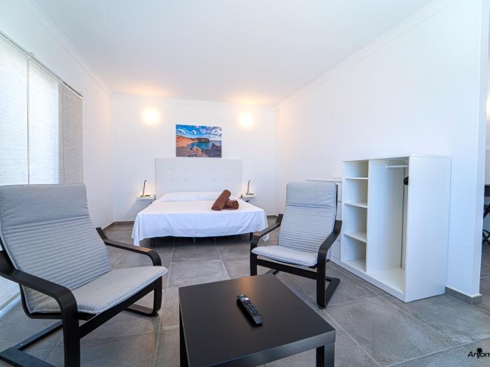 Apartamento estudio un dormitorio con balcón